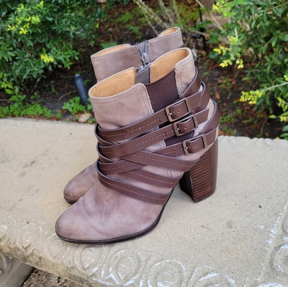 Sofft ARMINDA BOOTIE  Strappy Ankle Bootie  Leather Block heel  9M - Picture 10 of 11
